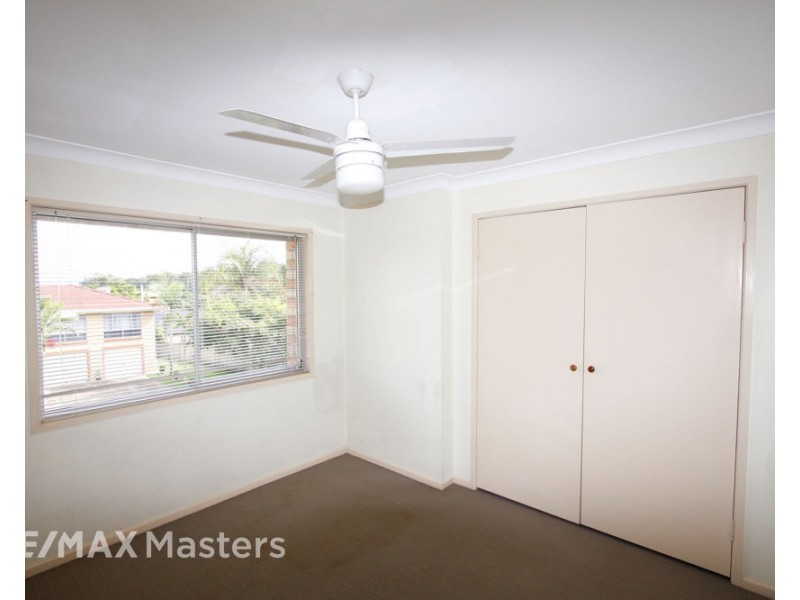 4 Warrington Street, Robertson QLD 4109