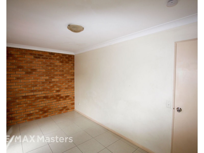 4 Warrington Street, Robertson QLD 4109