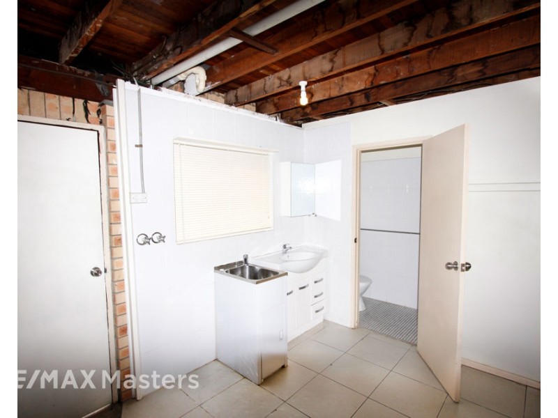 4 Warrington Street, Robertson QLD 4109