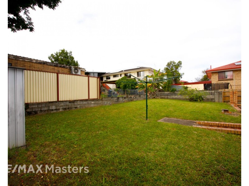 4 Warrington Street, Robertson QLD 4109