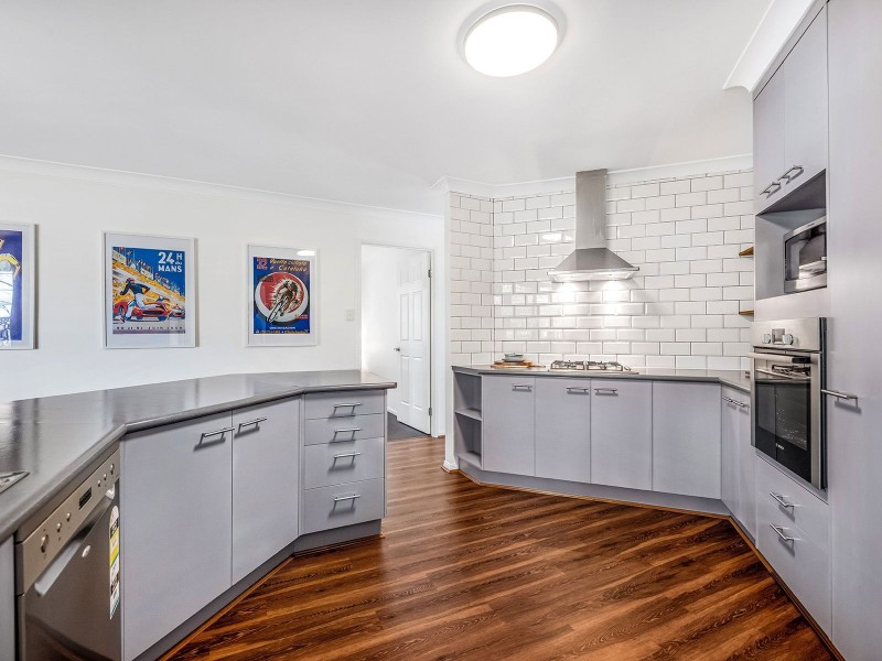 6 Mitchell Pl, Forest Lake QLD 4078