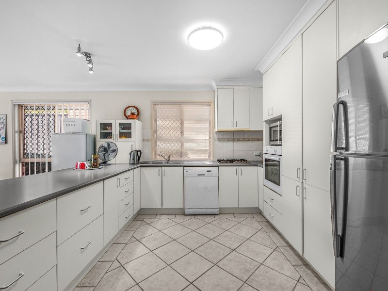 5 Illawarra Cl, Forest Lake QLD 4078