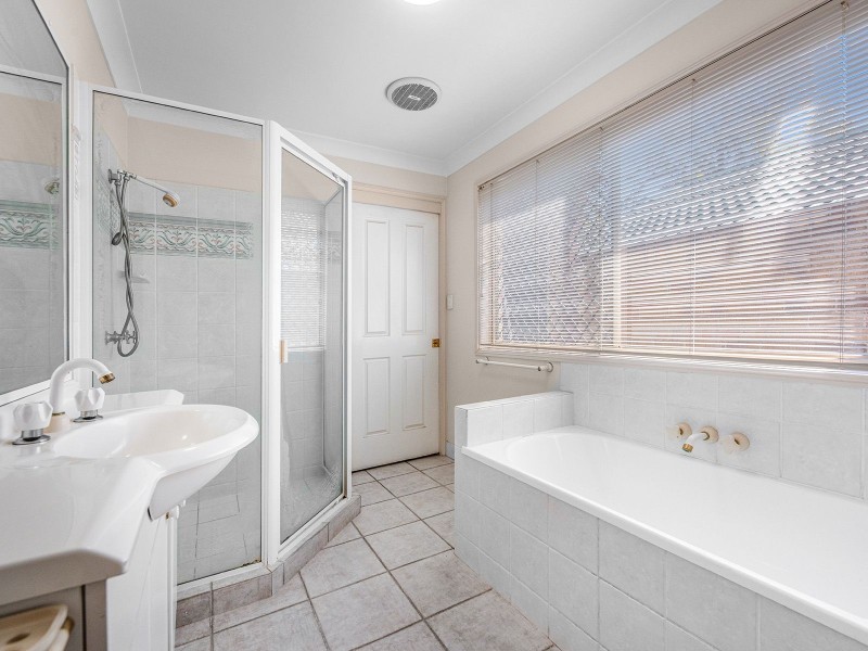 5 Illawarra Cl, Forest Lake QLD 4078