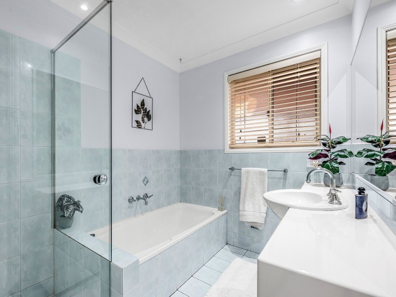 98 Banksia Cct, Forest Lake QLD 4078