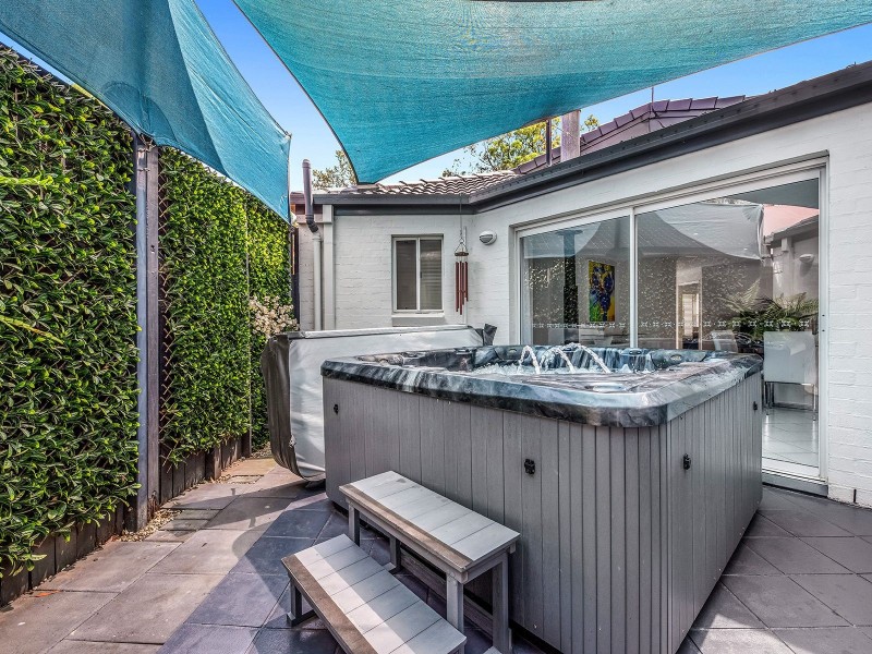 98 Banksia Cct, Forest Lake QLD 4078