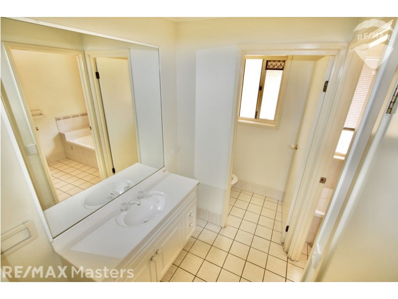 10 Ngairi Close, Eight Mile Plains QLD 4113