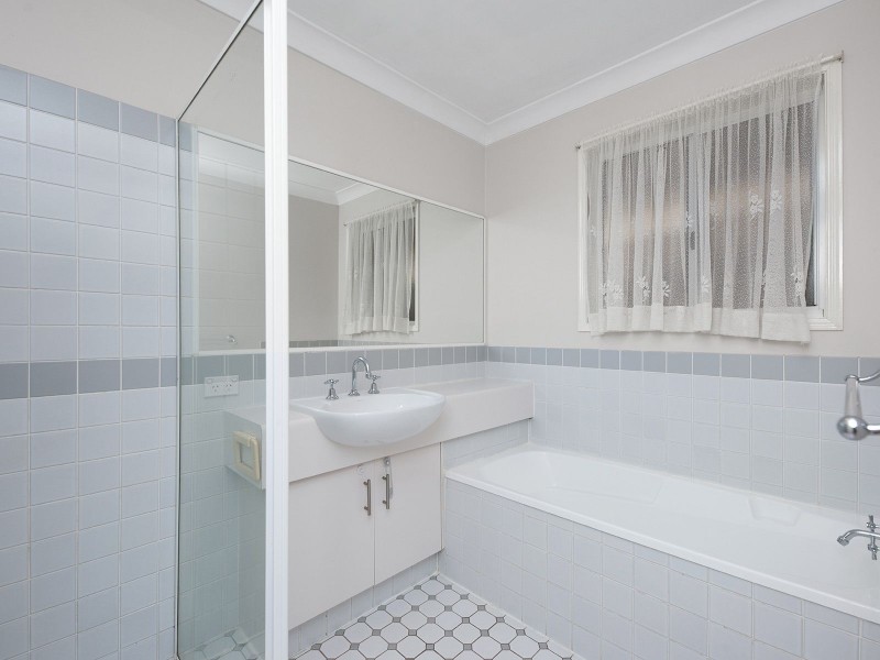 6 Noumea Pl, Forest Lake QLD 4078