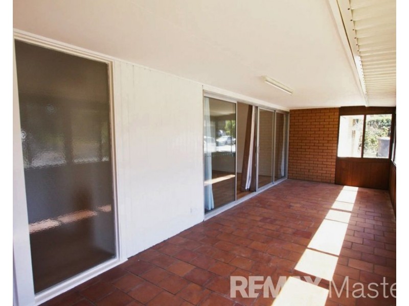 2 Sunderland Street, Macgregor QLD 4109