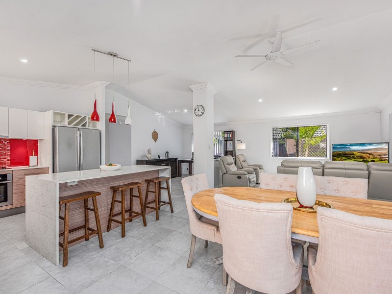 65 Oxford Pde, Forest Lake QLD 4078