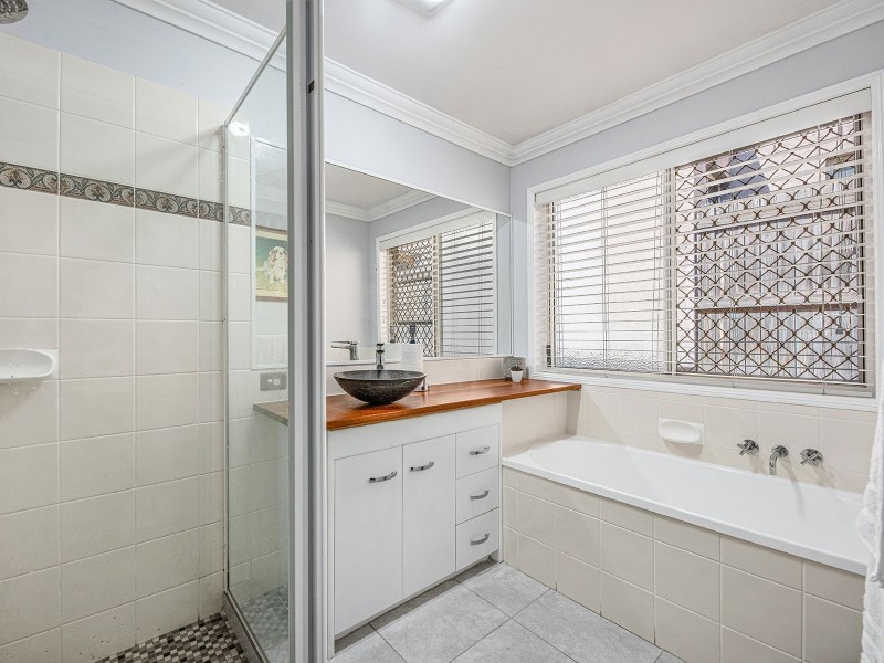 65 Oxford Pde, Forest Lake QLD 4078