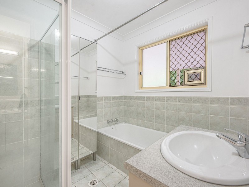 27 Beaufront Pl, Forest Lake QLD 4078