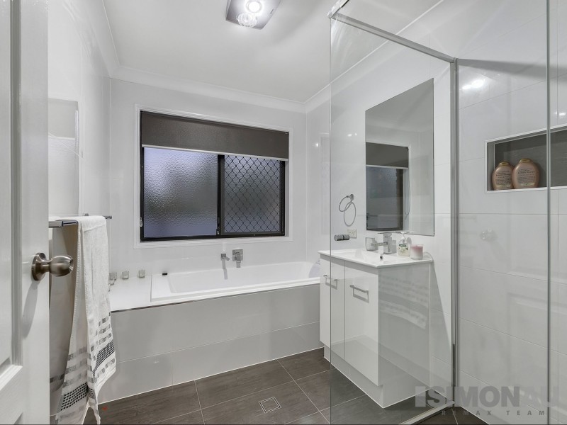 7 Toorak Place, Forest Lake QLD 4078