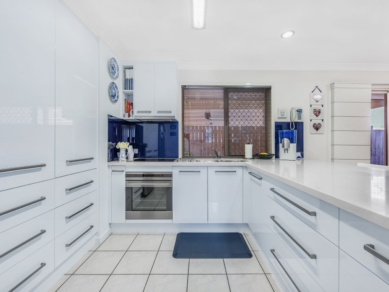 7 Cooroy St, Forest Lake QLD 4078