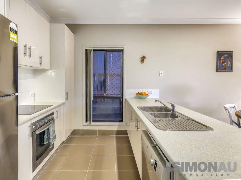 27 Hyde Avenue, Springfield Lakes QLD 4300