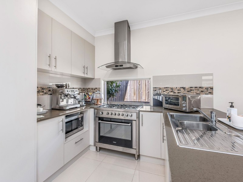 16 Regal Pl, Heathwood QLD 4110