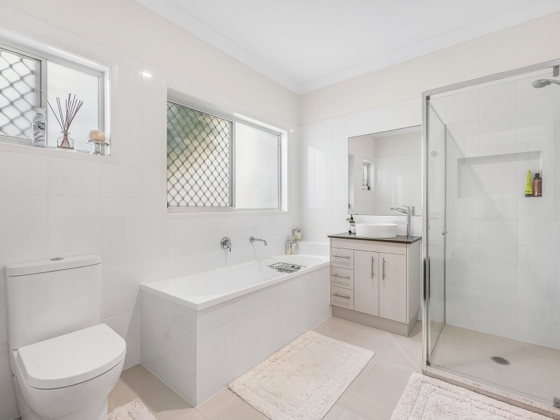 16 Regal Pl, Heathwood QLD 4110