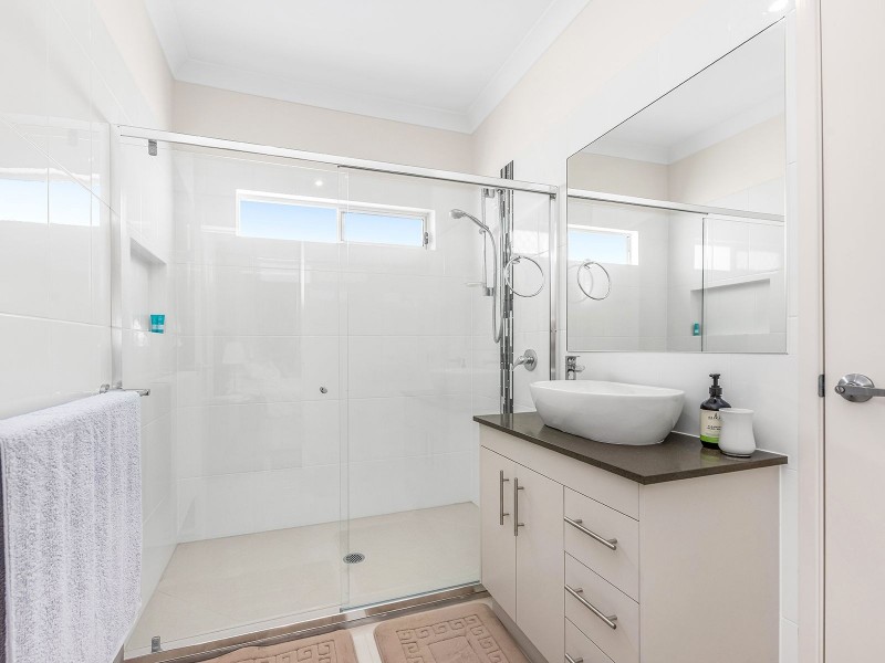 16 Regal Pl, Heathwood QLD 4110