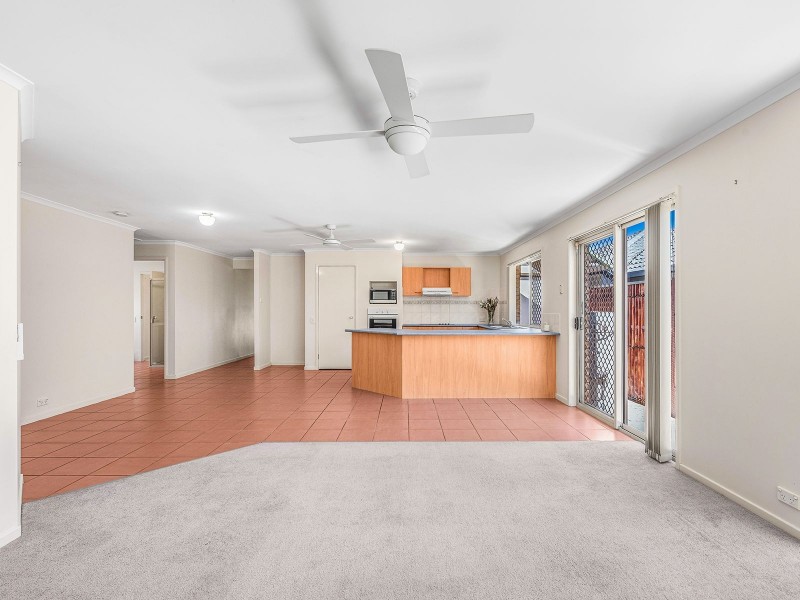 16 Columbus Place, Forest Lake QLD 4078