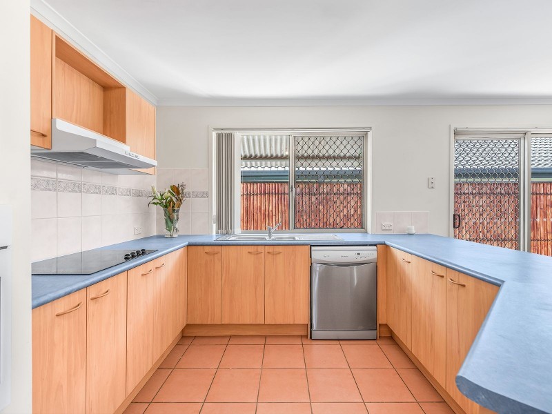 16 Columbus Place, Forest Lake QLD 4078