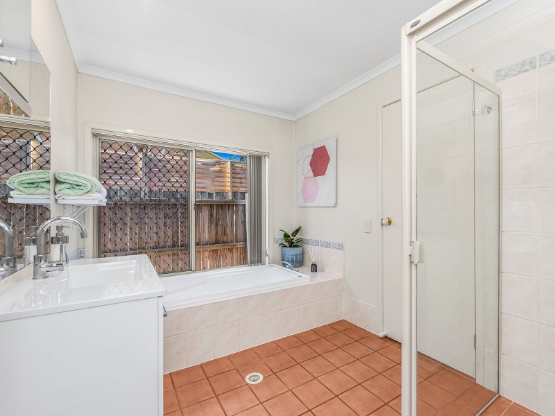 16 Columbus Place, Forest Lake QLD 4078