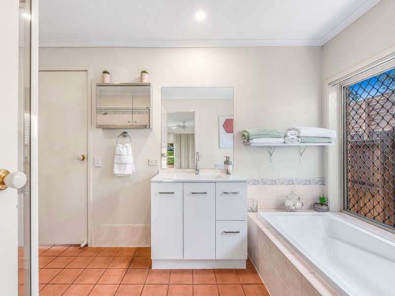 16 Columbus Place, Forest Lake QLD 4078