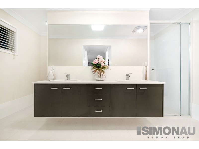 13 Dongola Street, Durack QLD 4077