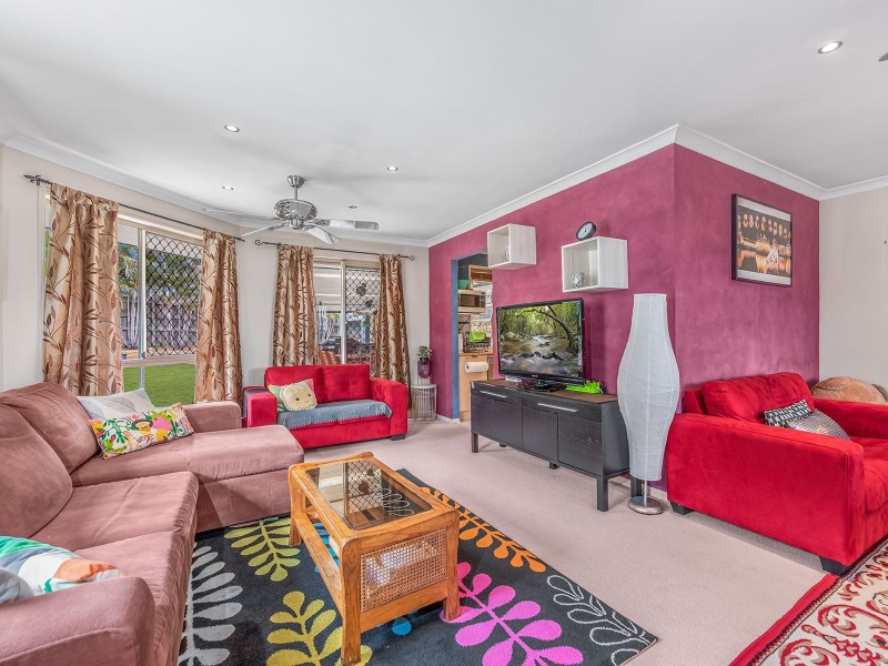 25 Harrision Cr, Forest Lake QLD 4078