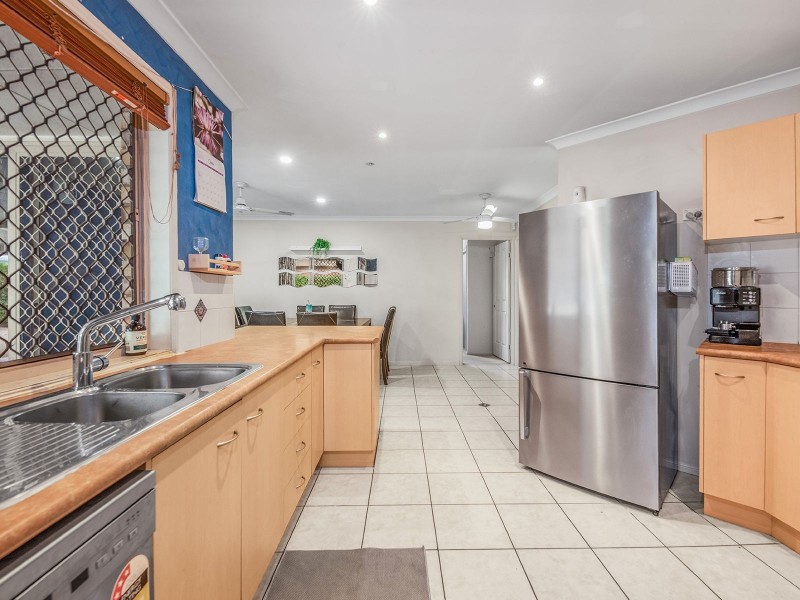 25 Harrision Cr, Forest Lake QLD 4078