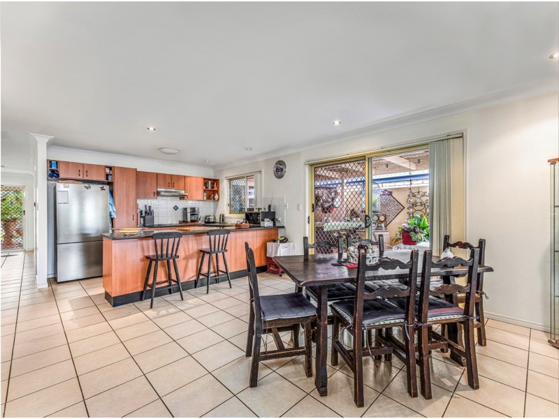 8 Bullen Cct, Forest Lake QLD 4078