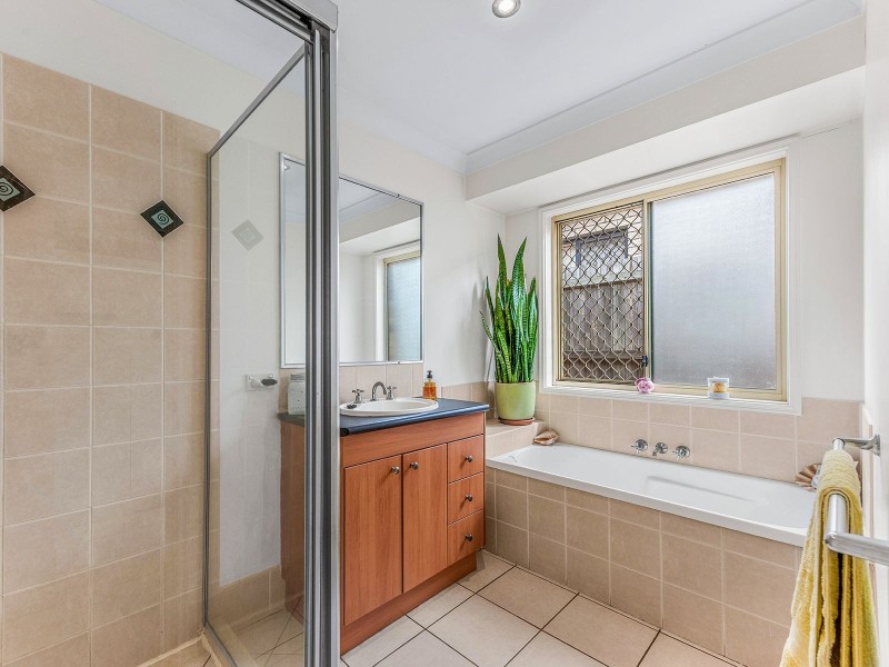 8 Bullen Cct, Forest Lake QLD 4078