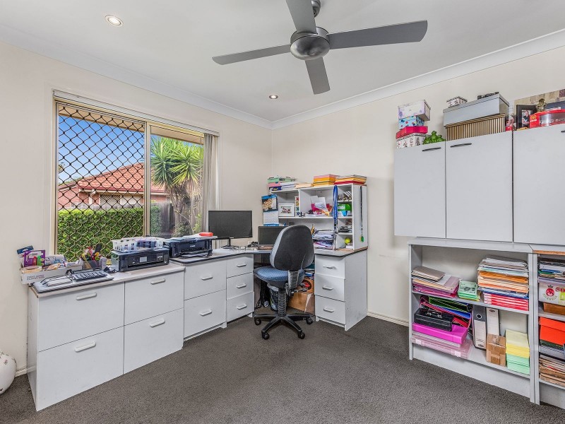 8 Bullen Cct, Forest Lake QLD 4078