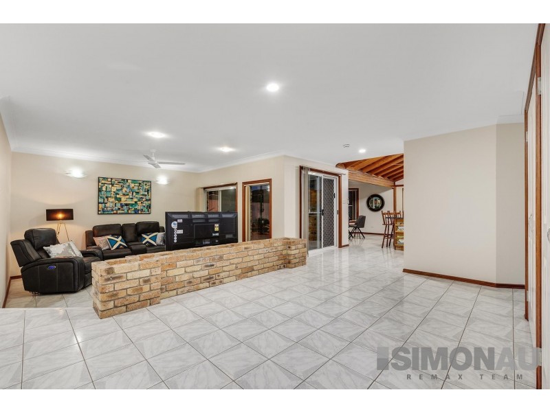 9 Pinecroft Close, Calamvale QLD 4116