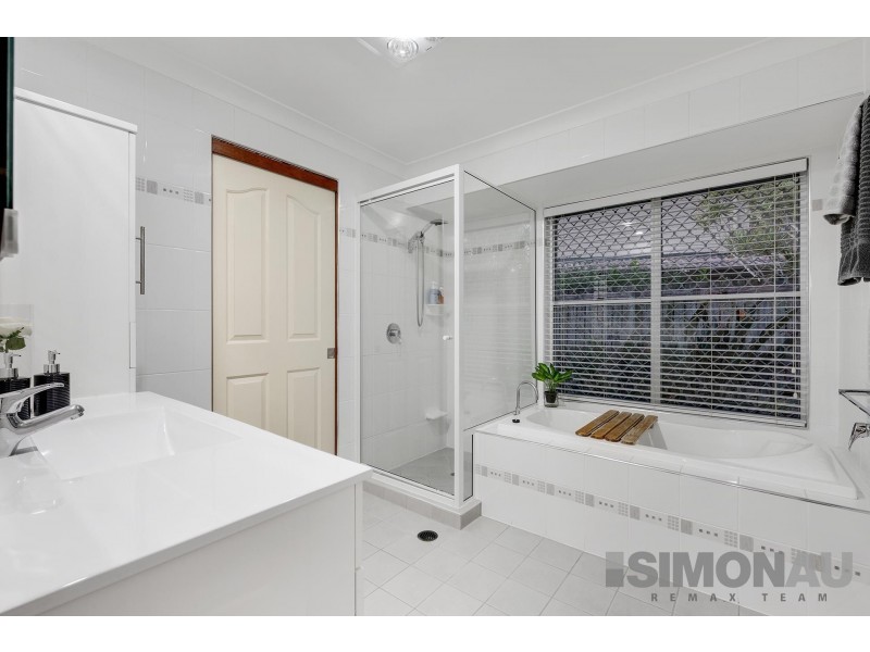 9 Pinecroft Close, Calamvale QLD 4116
