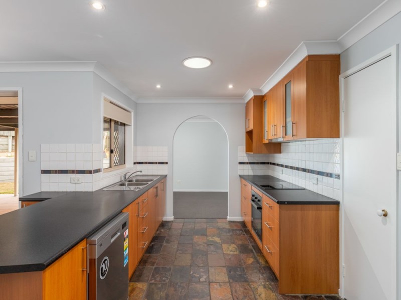 13 Jackson Court, Regents Park QLD 4118