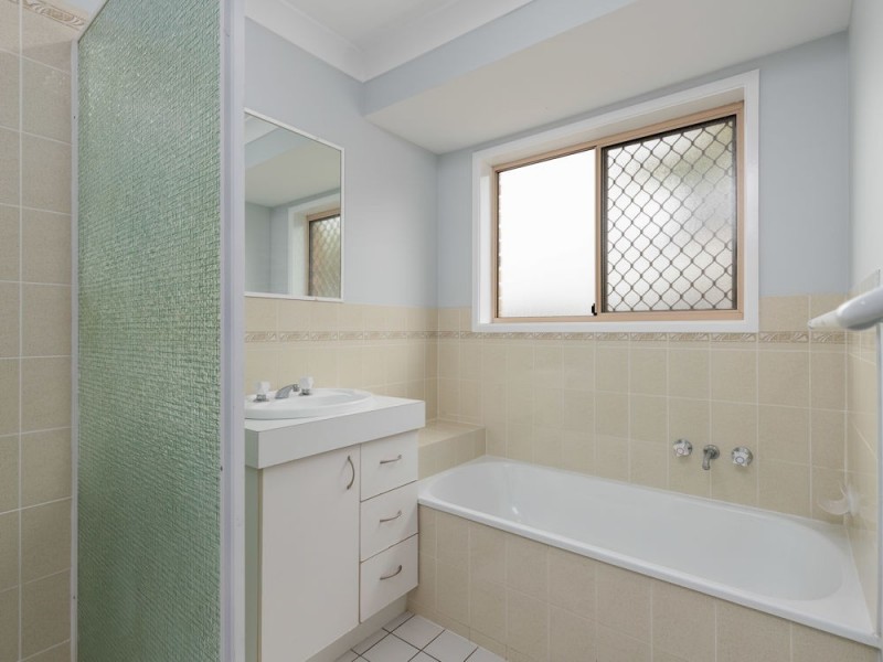 13 Jackson Court, Regents Park QLD 4118