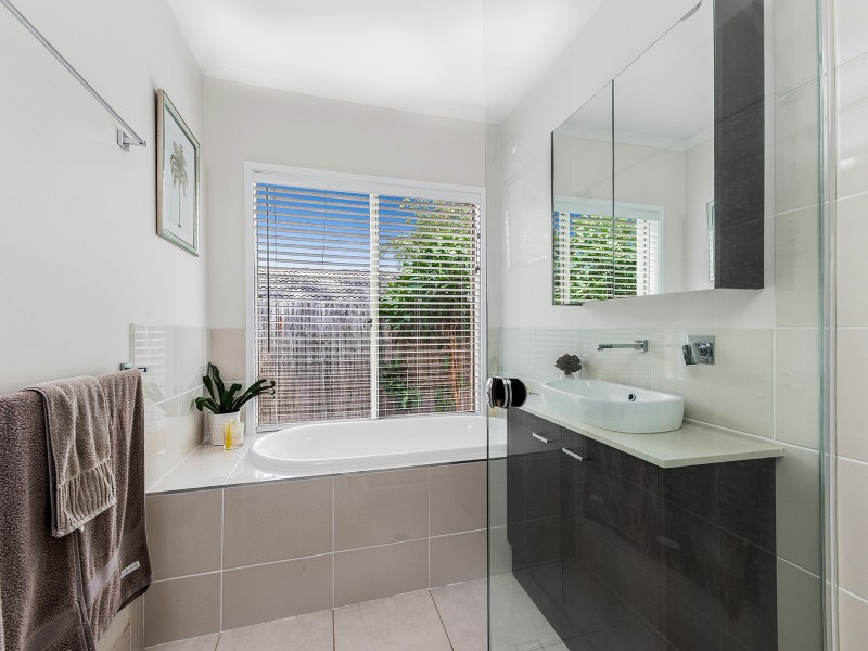 5 Amamoor Ct, Forest Lake QLD 4078