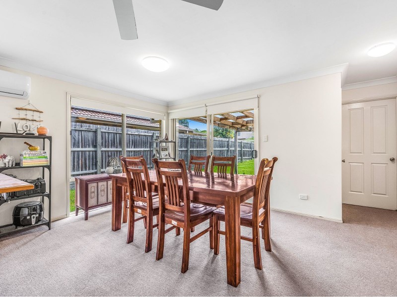 111 Brooklands Cct, Forest Lake QLD 4078