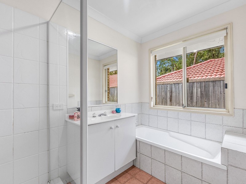 111 Brooklands Cct, Forest Lake QLD 4078