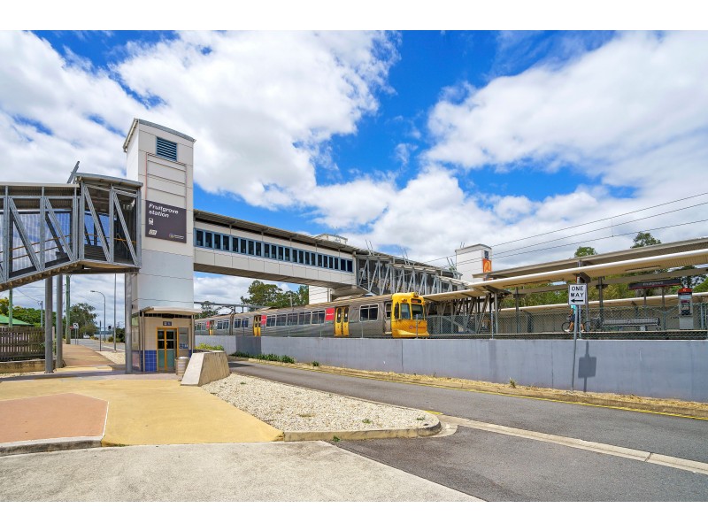 72 Warrigal Rd, Runcorn QLD 4113