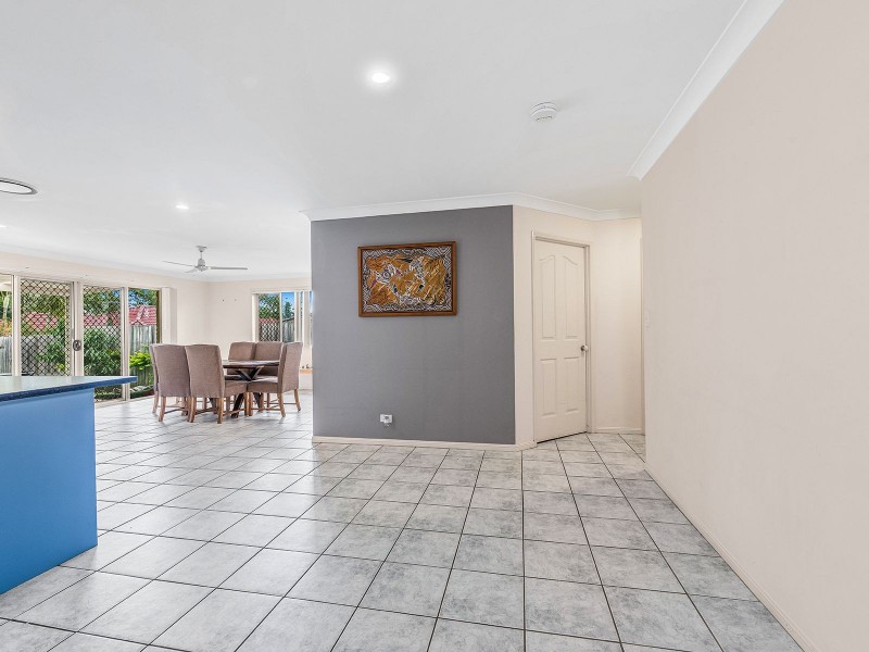 18 Kondalilla Pde, Forest Lake QLD 4078