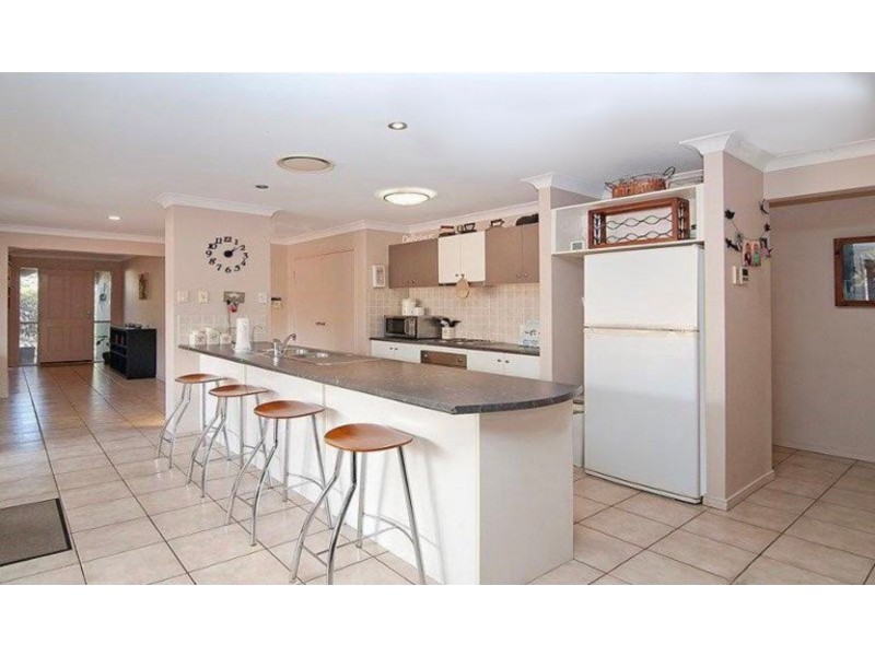 10 Piccadilly Pl, Forest Lake QLD 4078