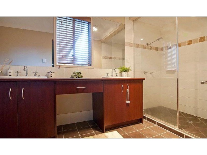 10 Piccadilly Pl, Forest Lake QLD 4078