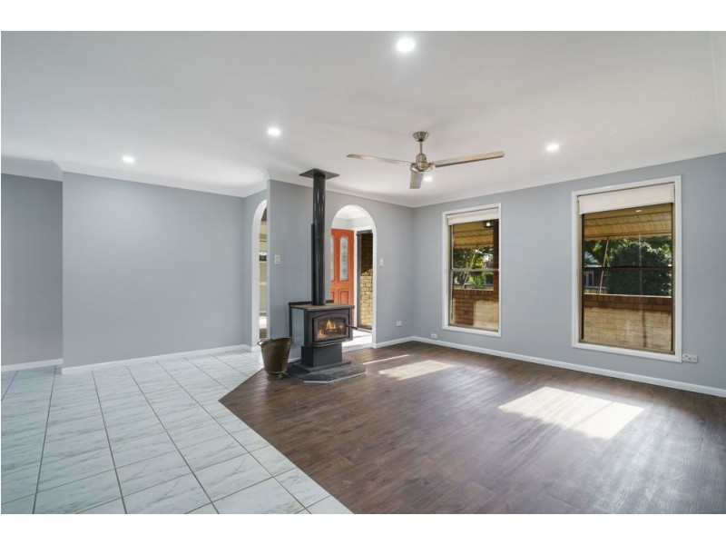 11 Stangate Street, Hillcrest QLD 4118
