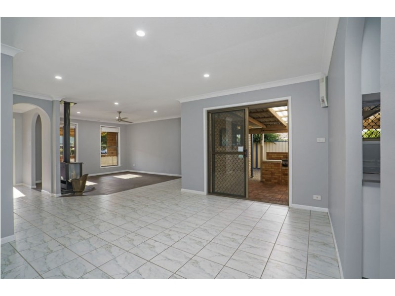 11 Stangate Street, Hillcrest QLD 4118