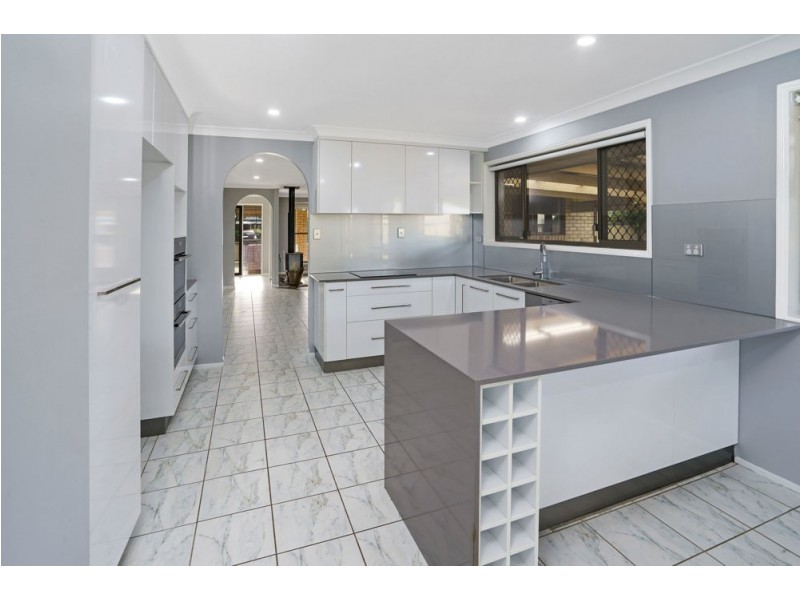 11 Stangate Street, Hillcrest QLD 4118