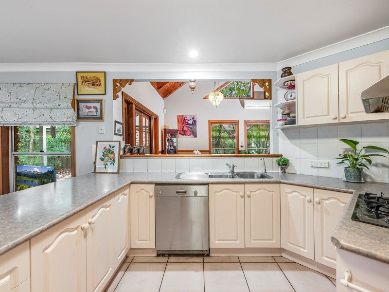 79 Banksia Cct, Forest Lake QLD 4078