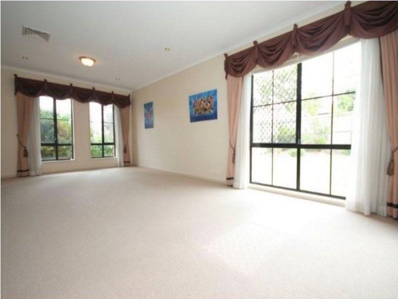 12 Toorak Pl, Forest Lake QLD 4078