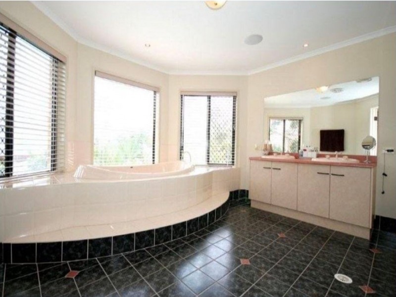 12 Toorak Pl, Forest Lake QLD 4078