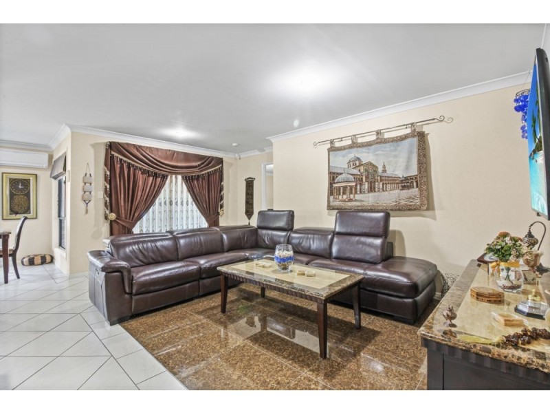 24 Kalbarri Street, Parkinson QLD 4115