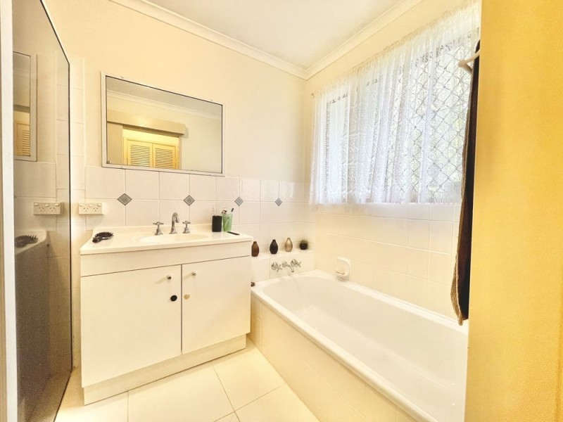 15 Centaurus Crescent, Regents Park QLD 4118